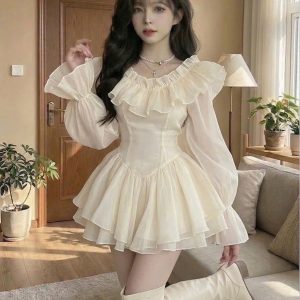 Đầm Tiểu Thư Trễ Vai Tơ Hàn – Vẻ Đẹp Ngọt Ngào & Sang Chảnh