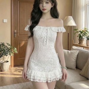 Đầm Ren Trắng Trễ Vai Tiểu Thư - Thiết Kế Lace-up Quyến Rũ